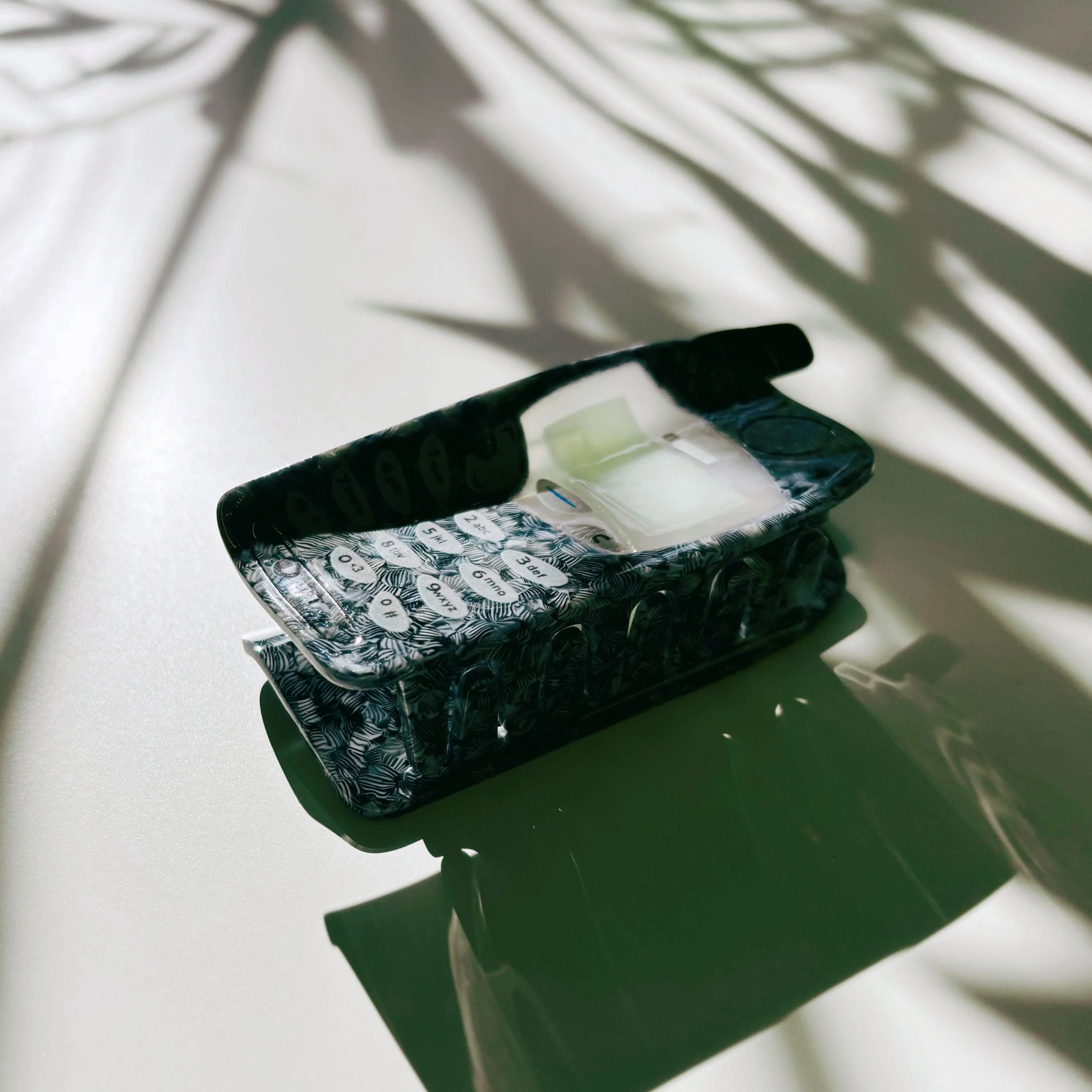 Velvet Claws Millennial Cellphone Hair Clip - Image 7