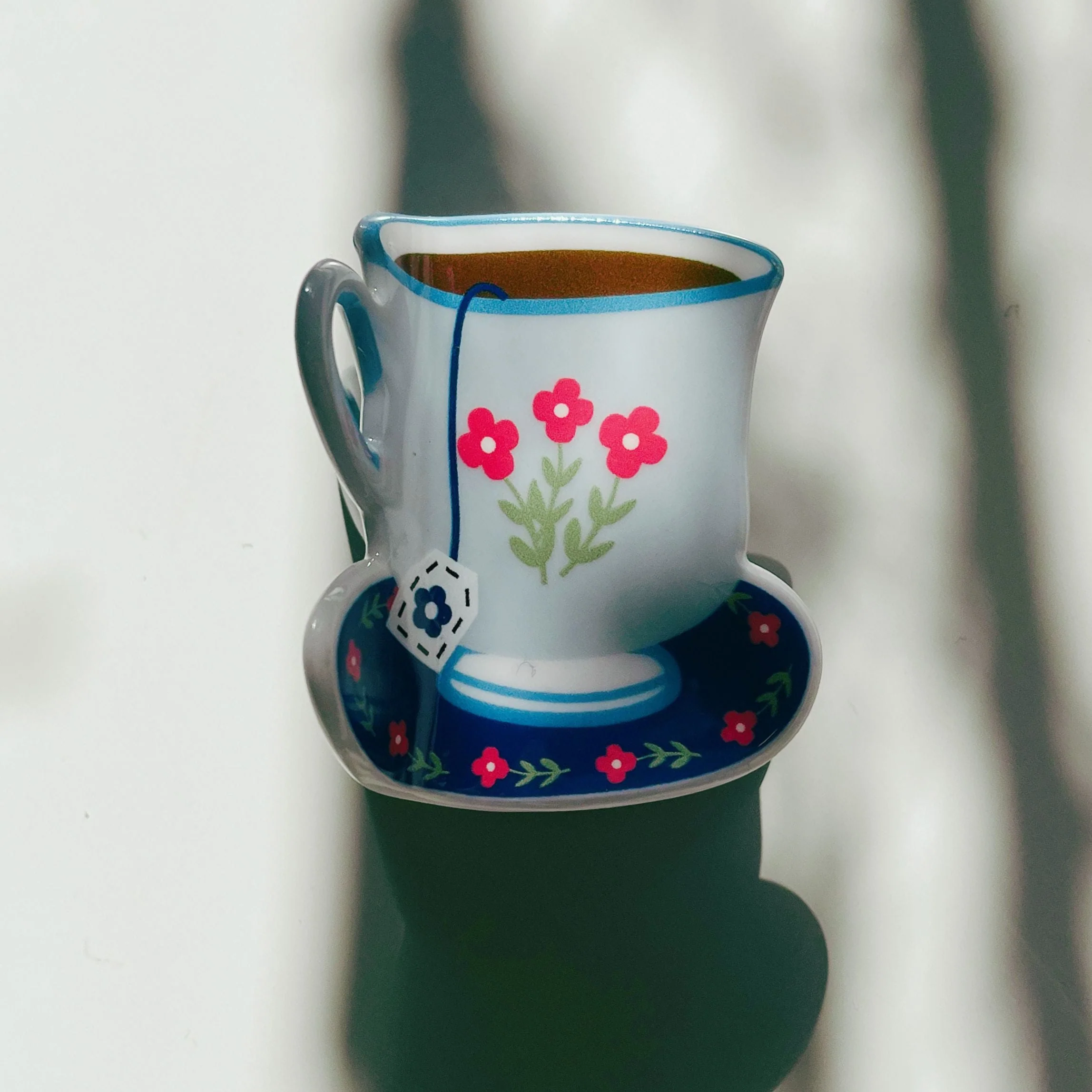 Velvet Claws Mini Blue Tea Cup with Pink Flowers Hair Claw - Image 2