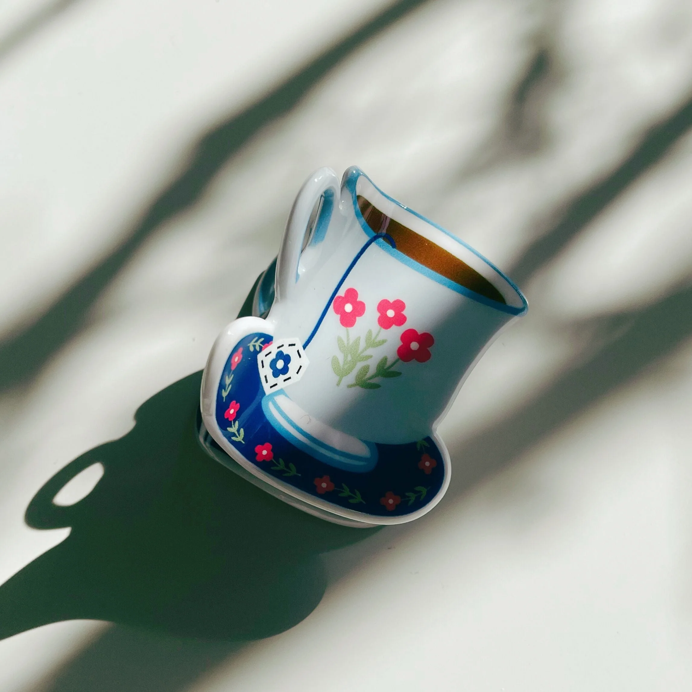 Velvet Claws Mini Blue Tea Cup with Pink Flowers Hair Claw - Image 5