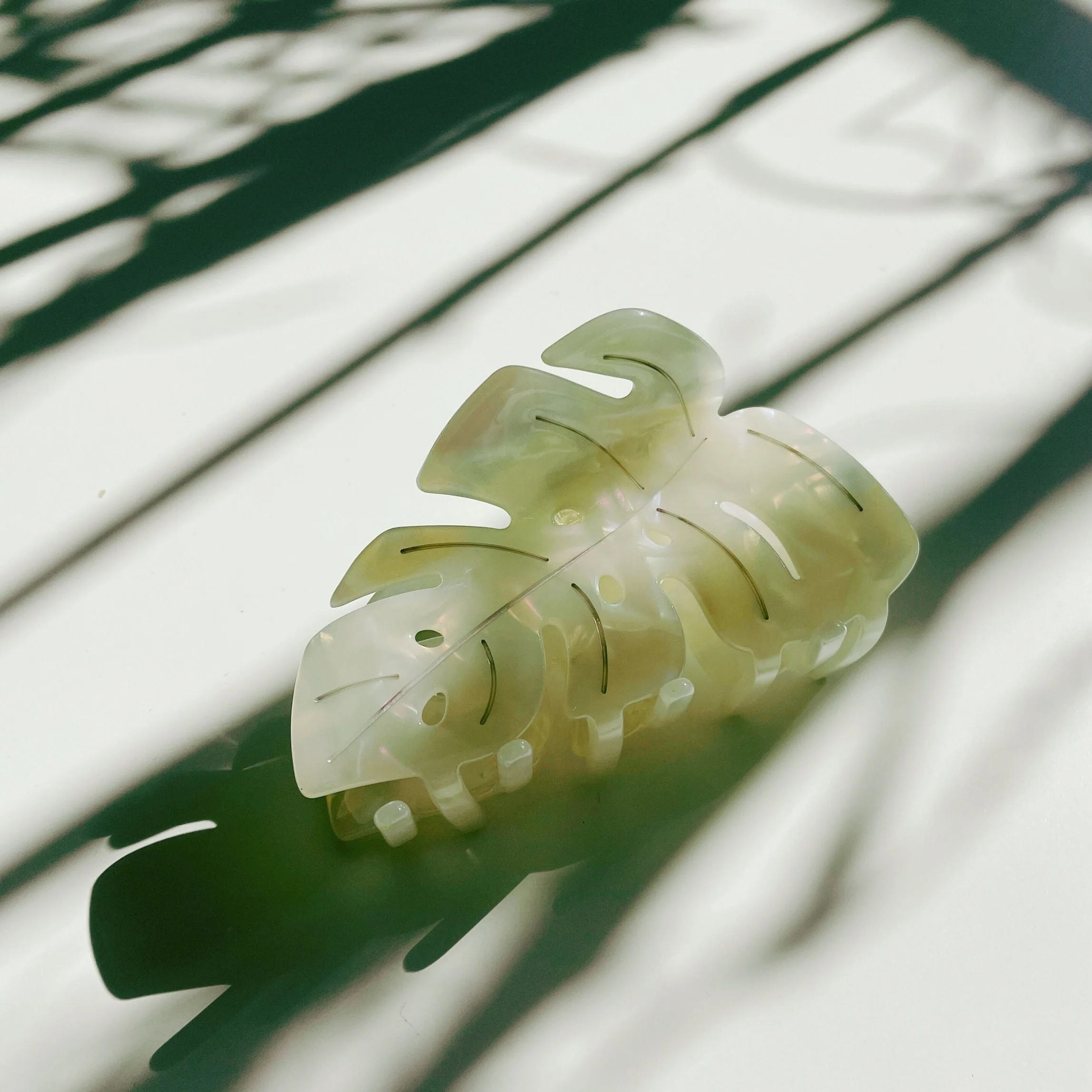 Velvet Claws Monstera White Tropical Hair Clip - Image 2