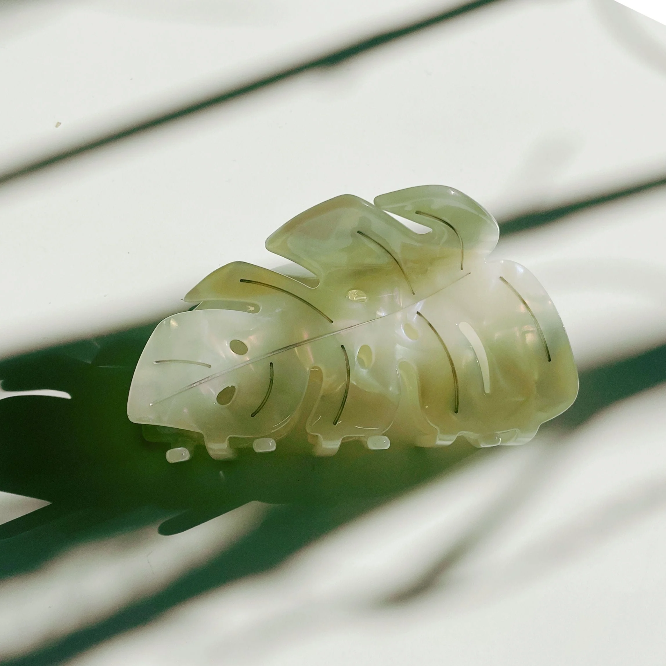 Velvet Claws Monstera White Tropical Hair Clip - Image 3