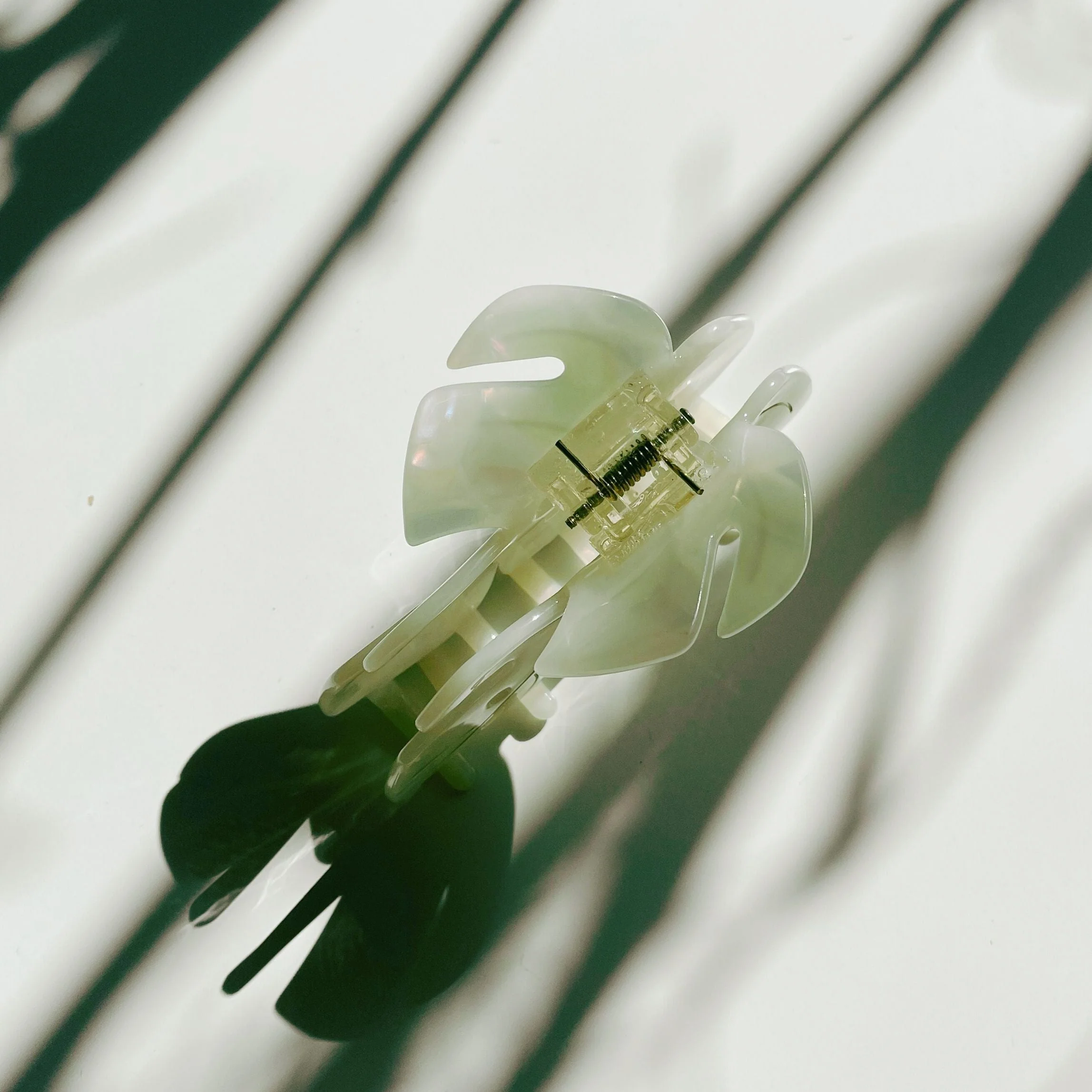 Velvet Claws Monstera White Tropical Hair Clip - Image 4
