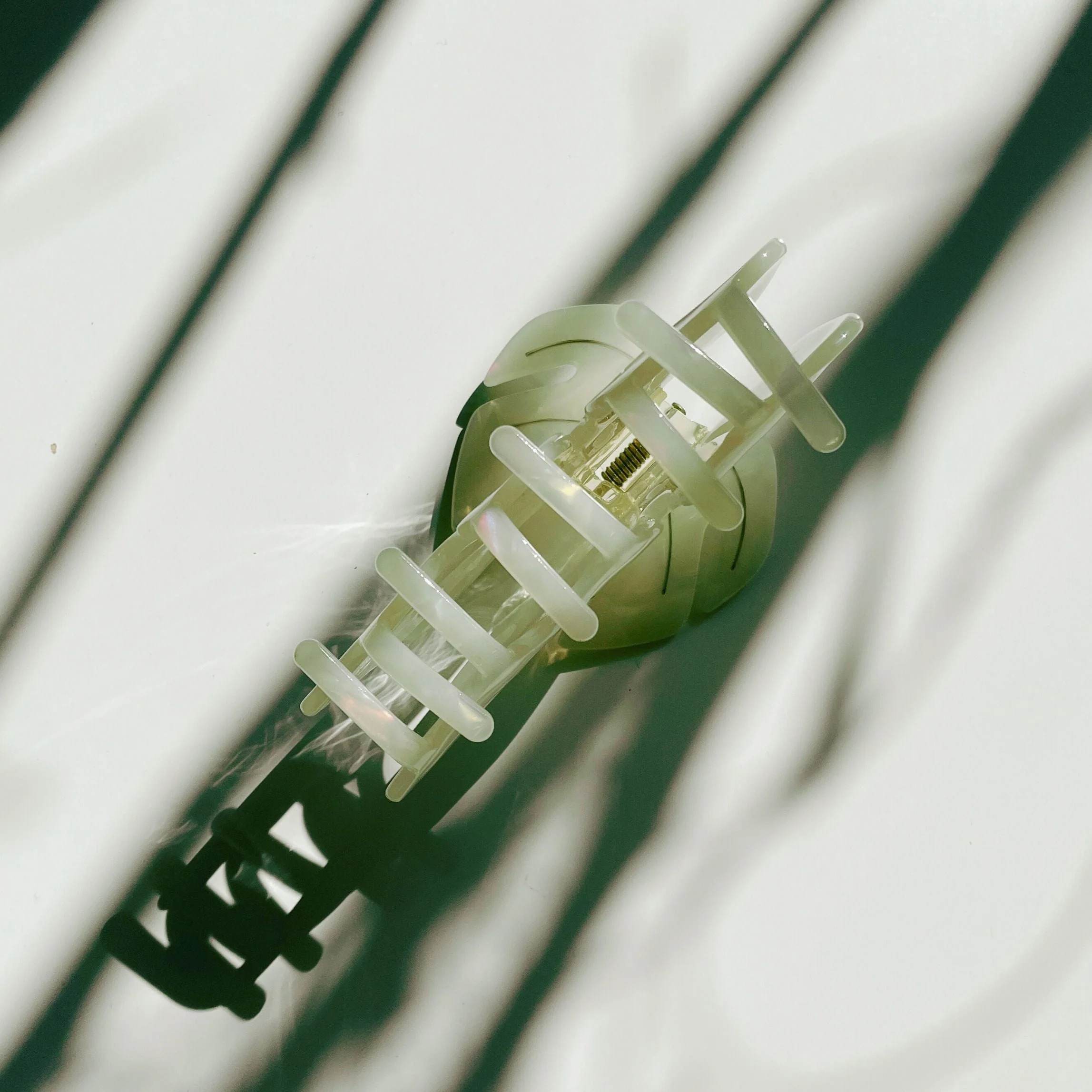 Velvet Claws Monstera White Tropical Hair Clip - Image 5