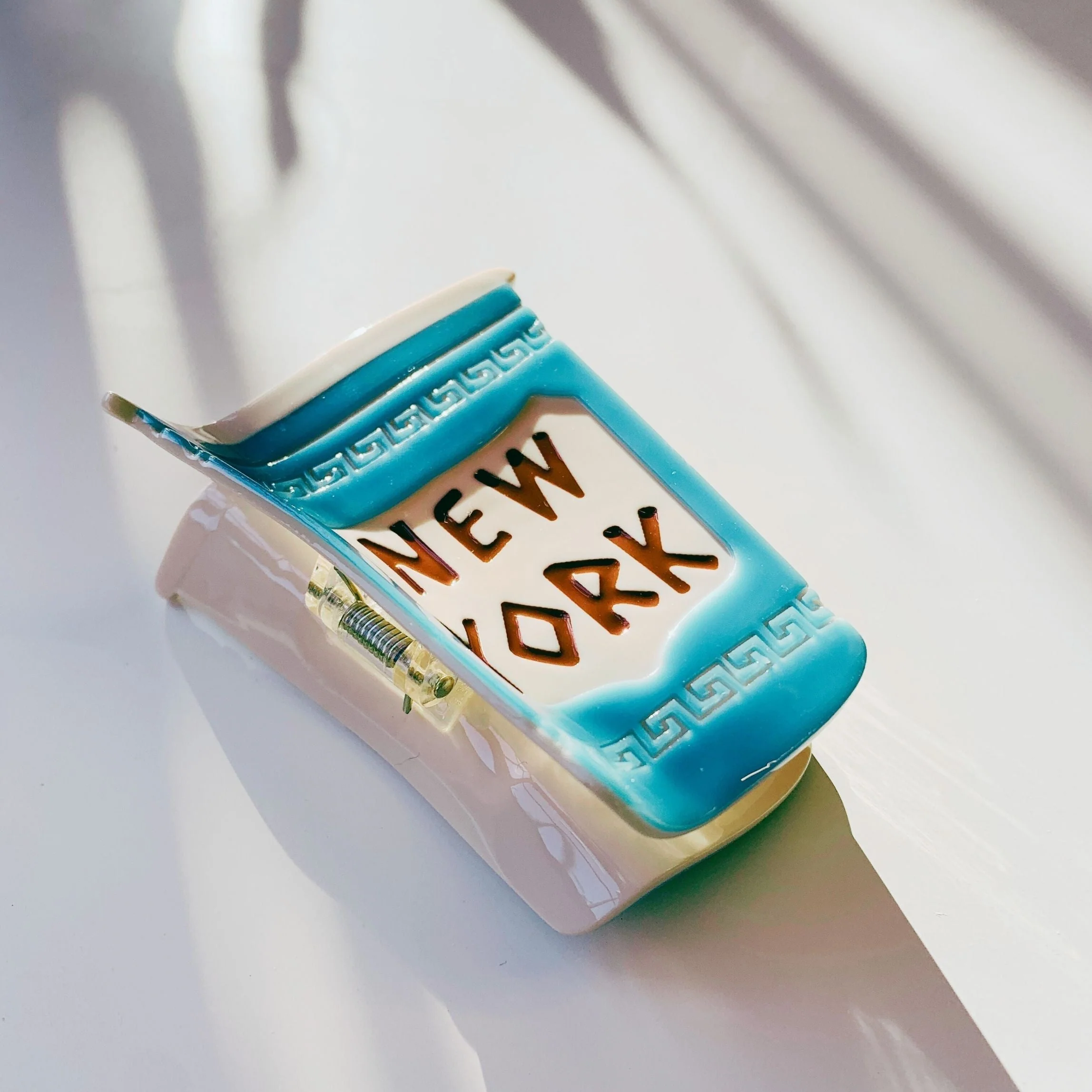 Velvet Claws New York Coffee Cup Hair Claw - Image 3