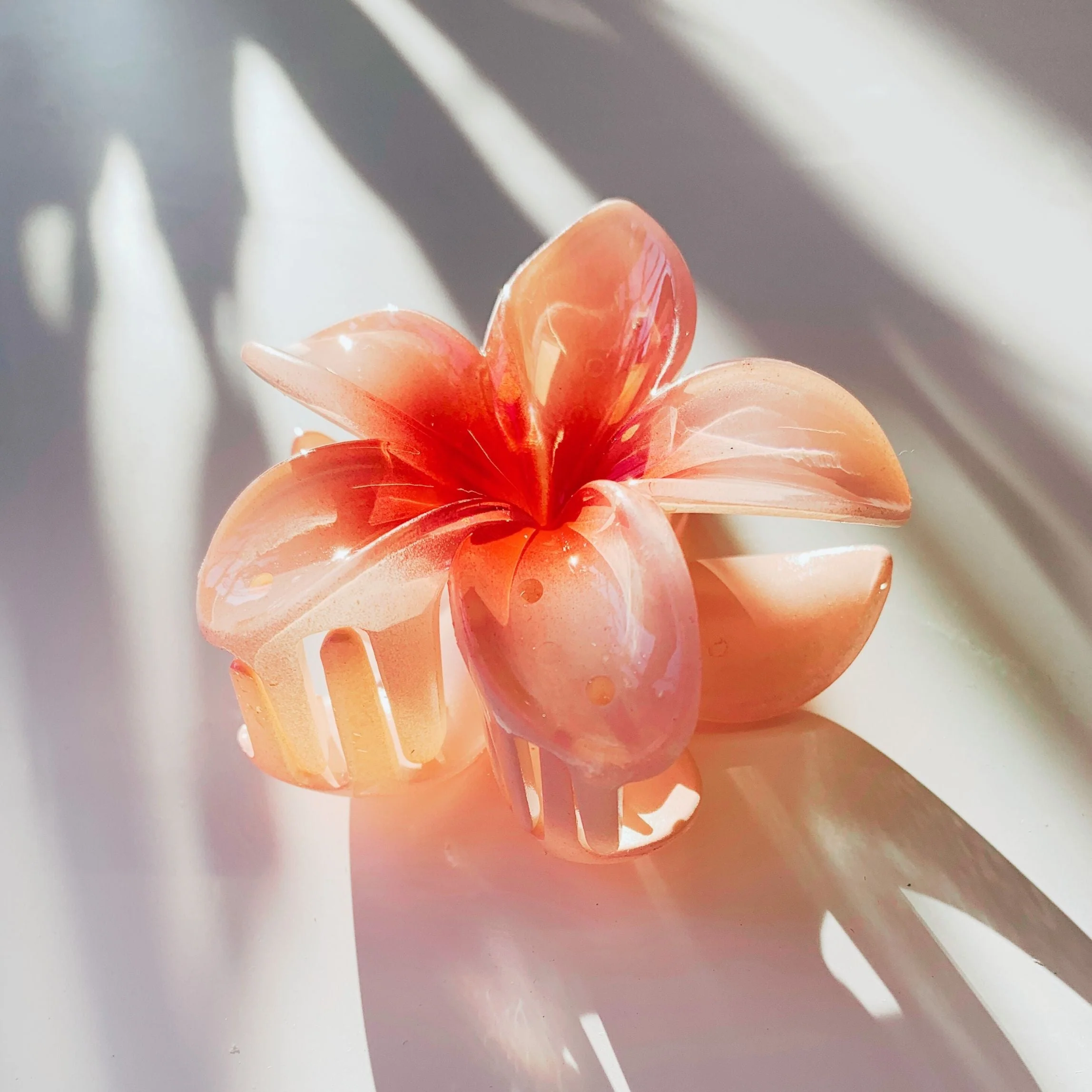 Velvet Claws Peach Flower Hair Claw - Image 2