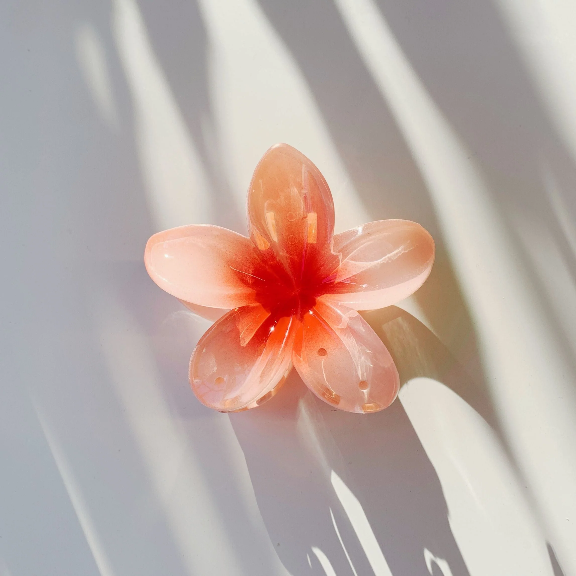 Velvet Claws Peach Flower Hair Claw - Image 3