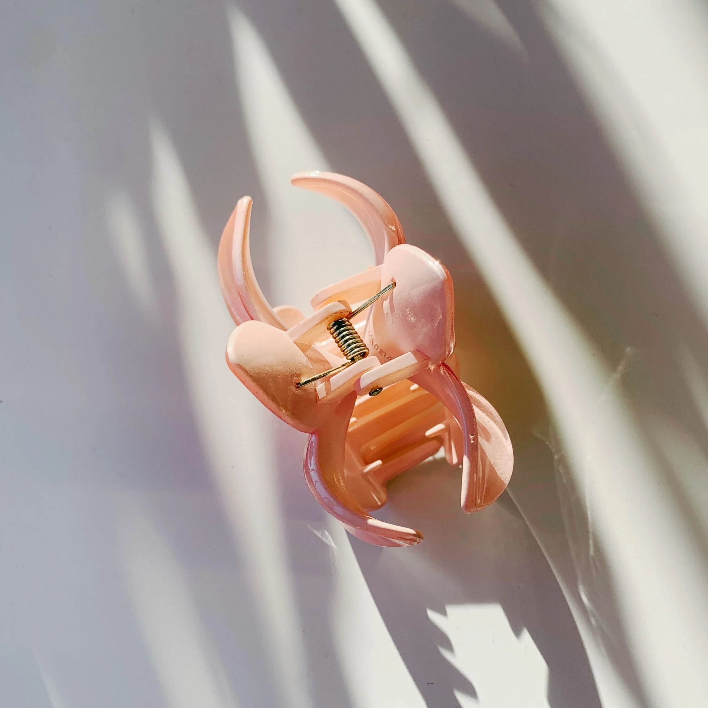 Velvet Claws Peach Flower Hair Claw - Image 4