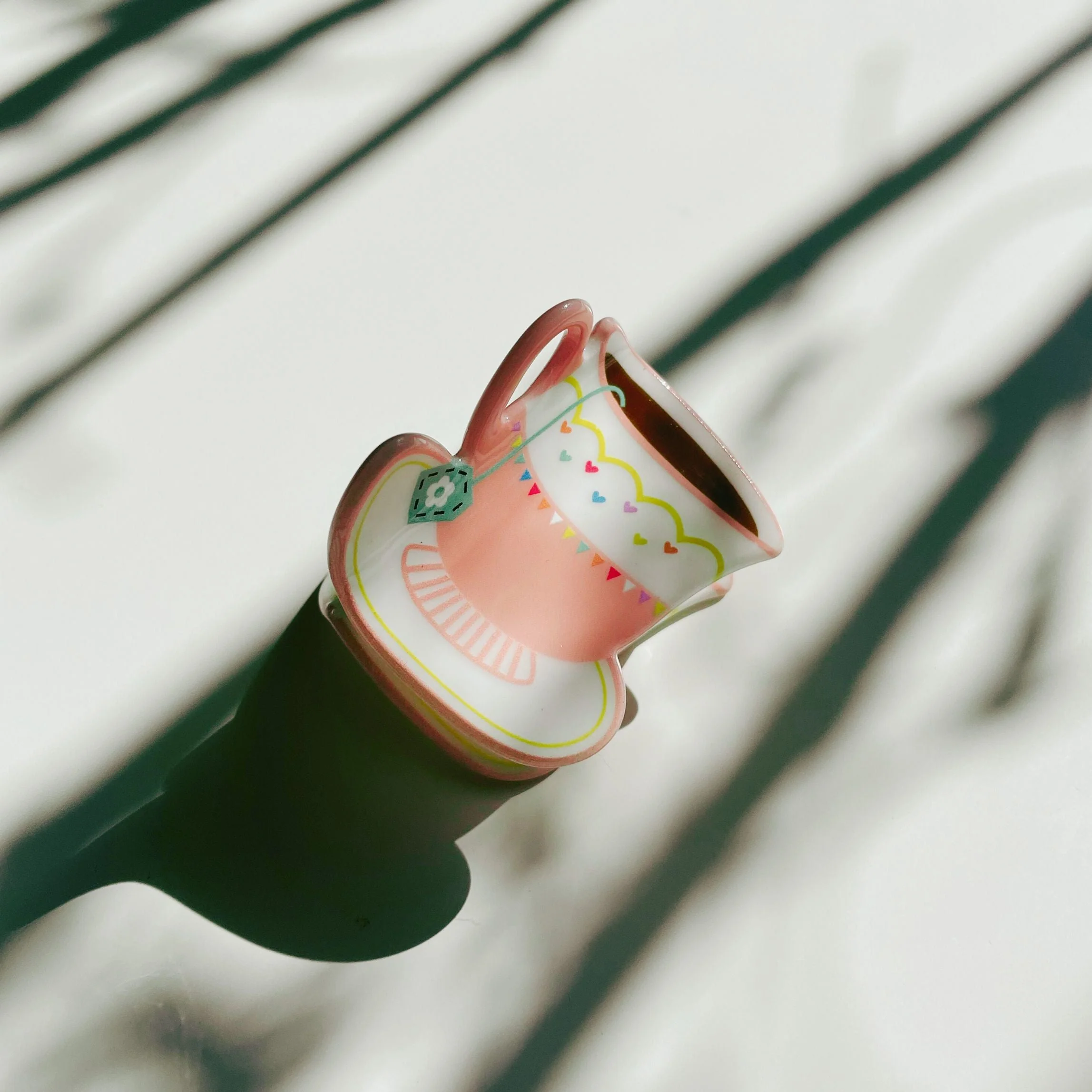 Velvet Claws Pink Tea Cup with Heart Hair Claw - Image 2