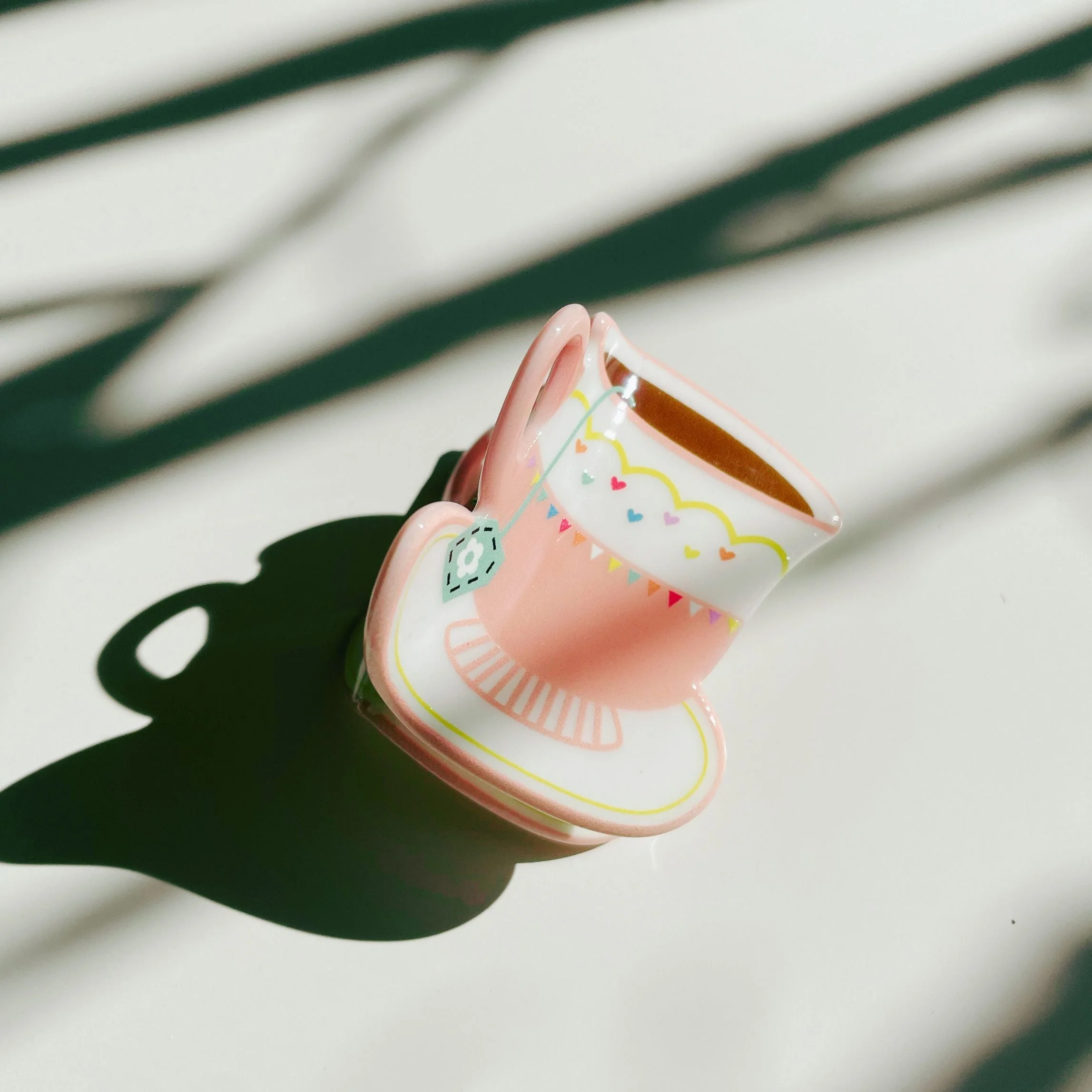 Velvet Claws Pink Tea Cup with Heart Hair Claw - Image 6