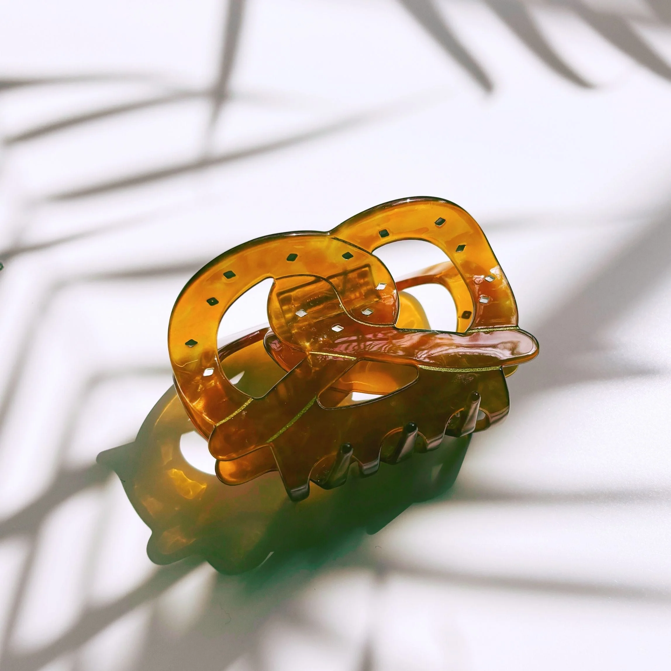 Velvet Claws Pretzel Hair Claw - Image 2