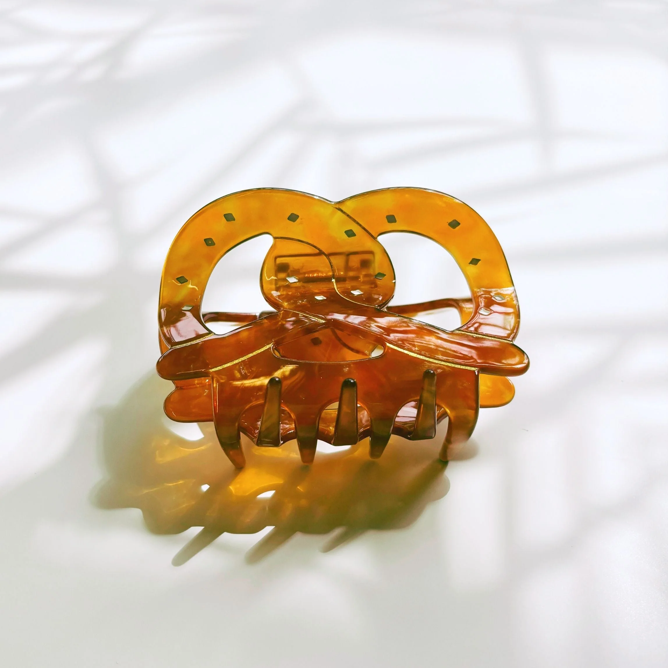 Velvet Claws Pretzel Hair Claw - Image 6