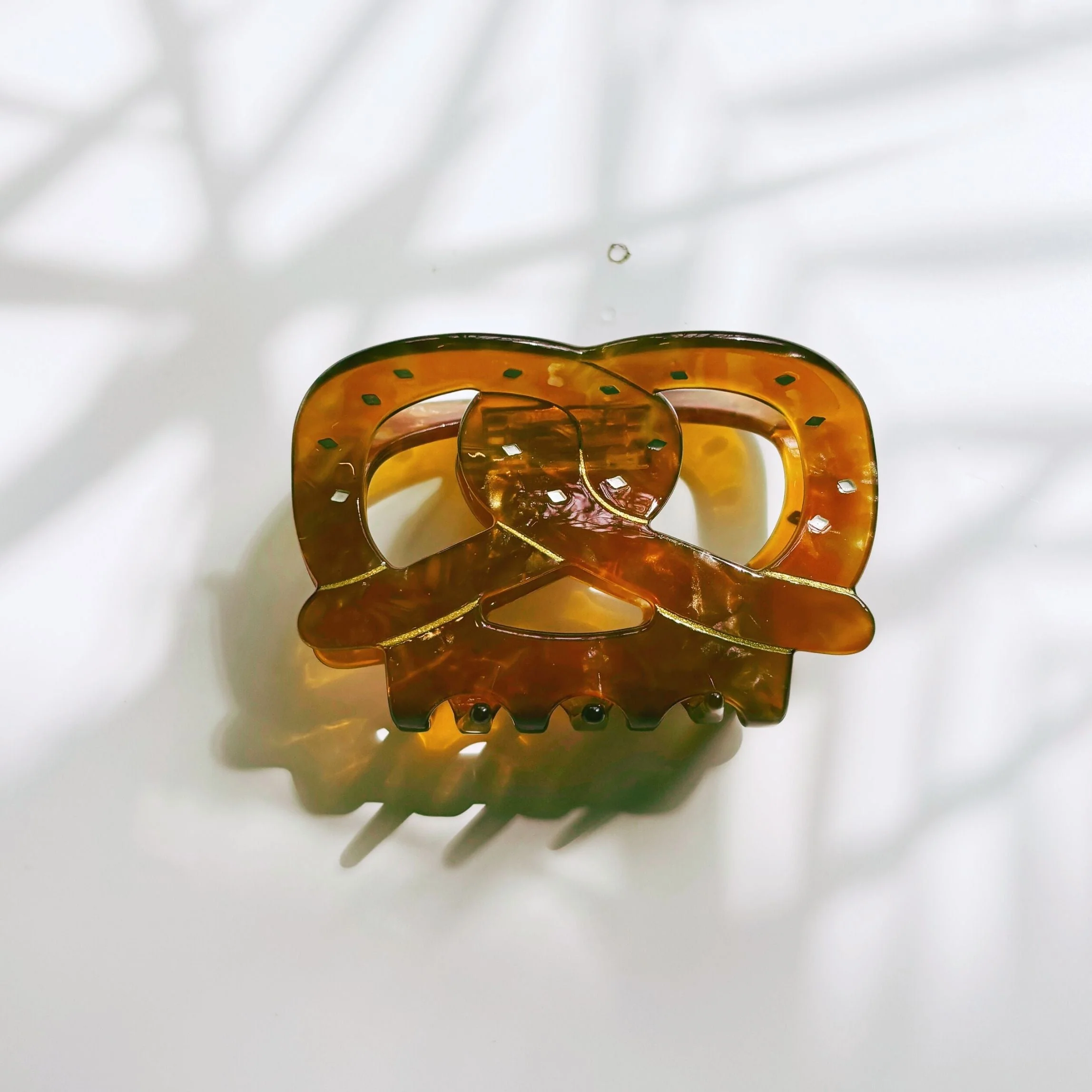 Velvet Claws Pretzel Hair Claw - Image 7