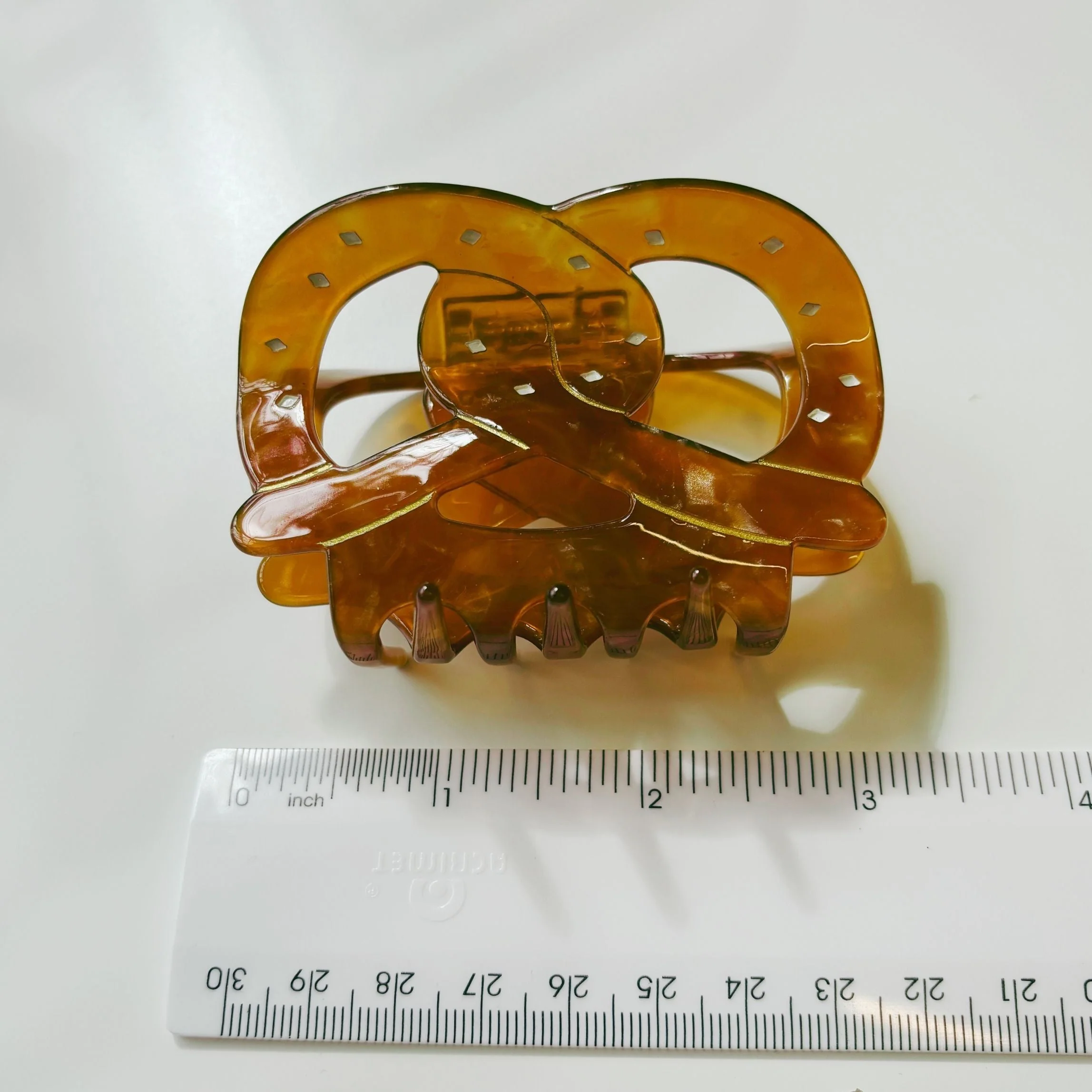 Velvet Claws Pretzel Hair Claw - Image 9