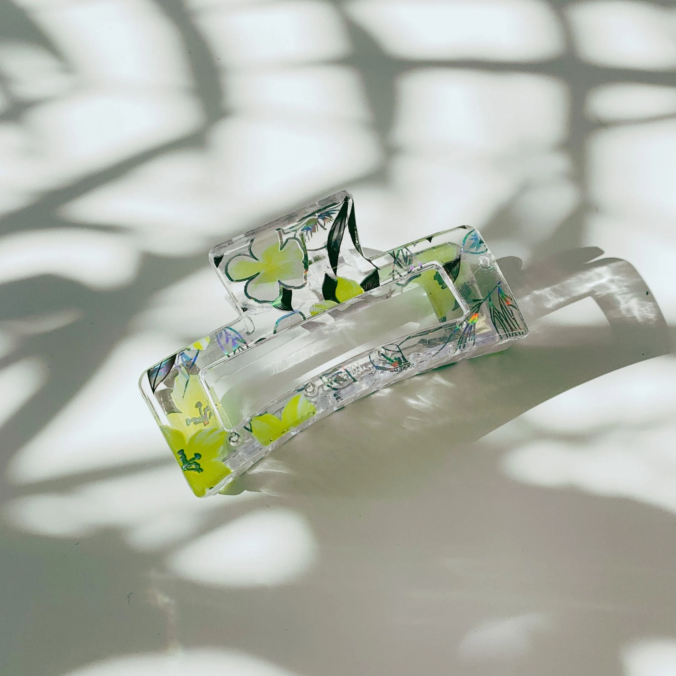 Velvet Claws The Crystal Hair Claw in Tropical Foil - Image 3