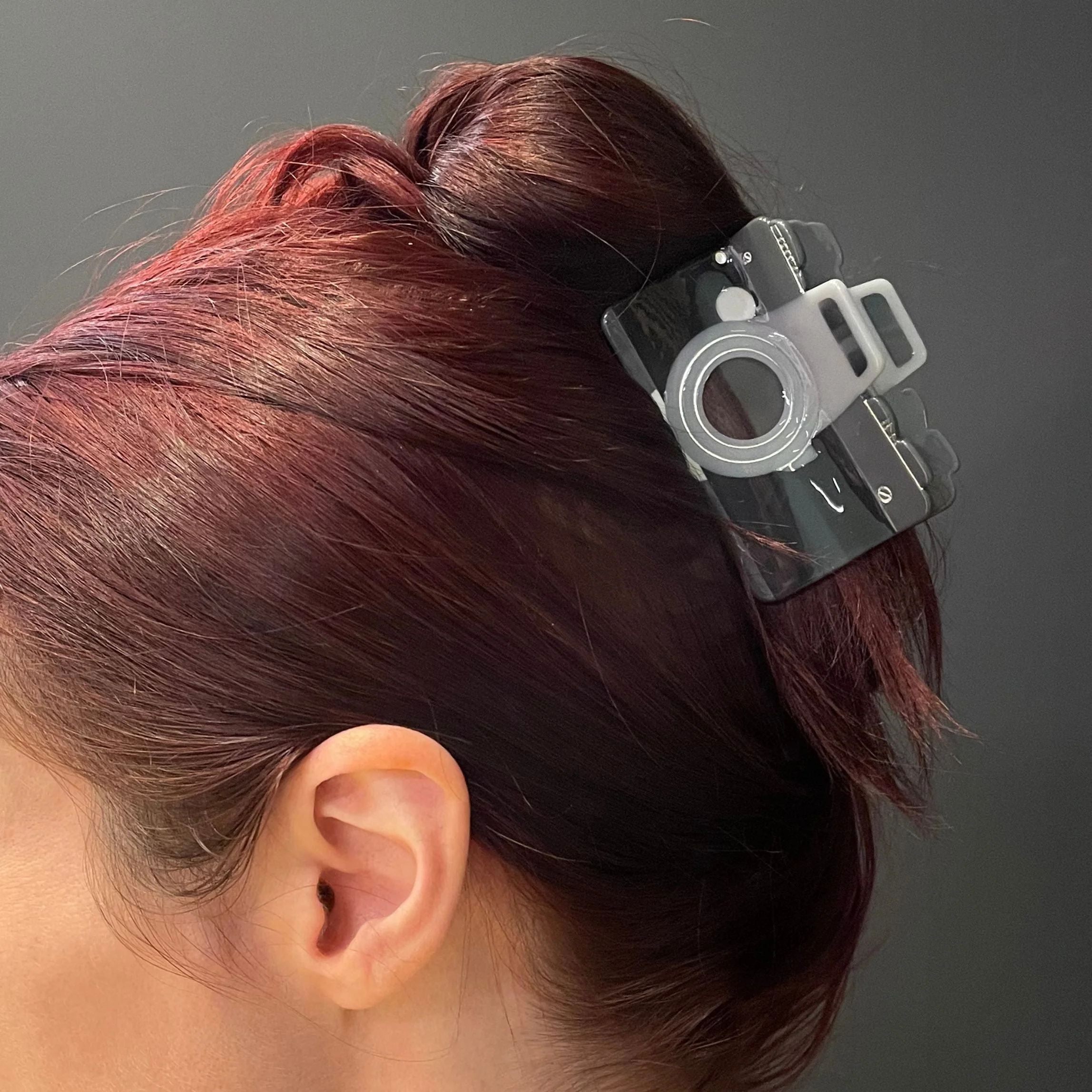 Velvet Claws Vintage Camera Hair Claw - Image 2