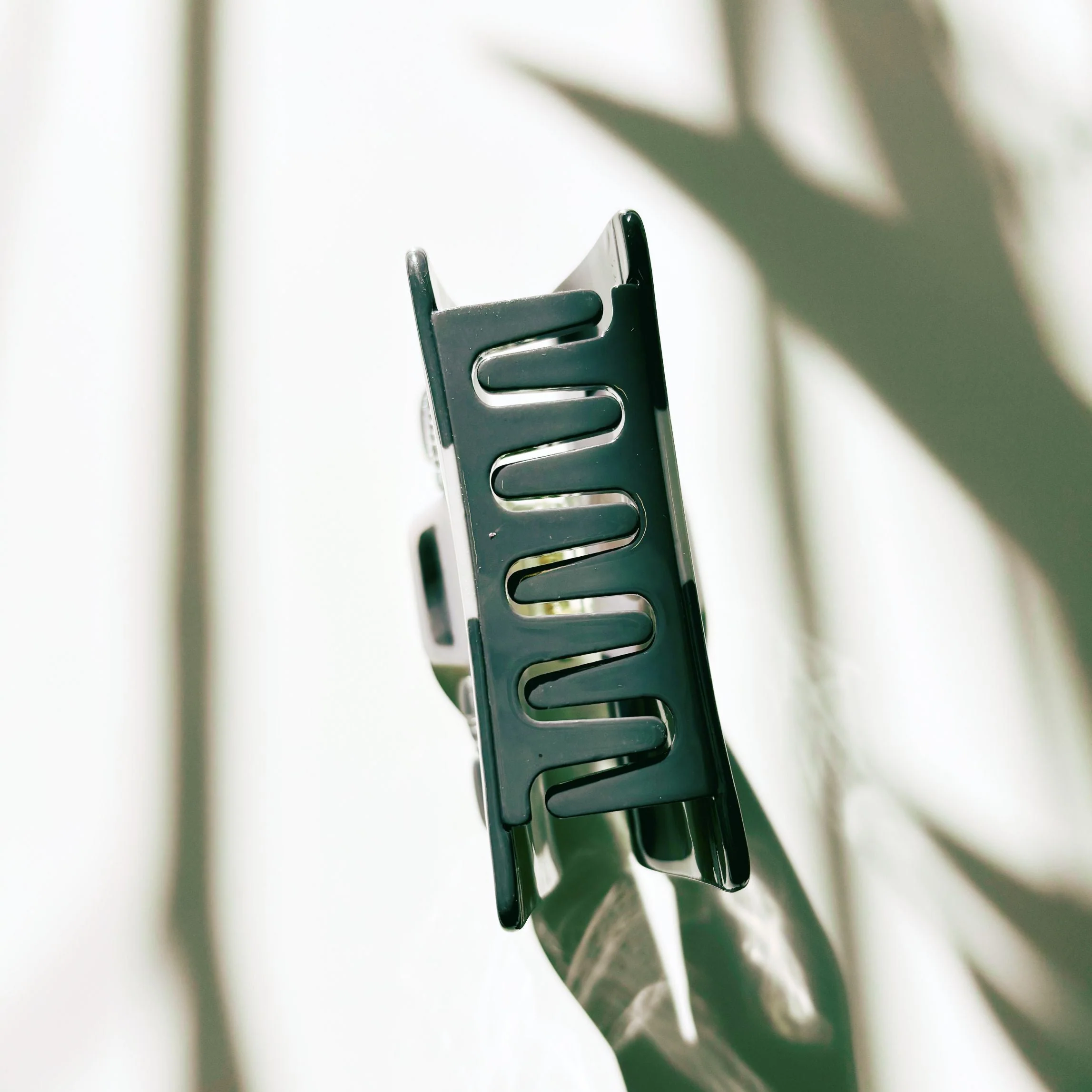 Velvet Claws Vintage Camera Hair Claw - Image 4