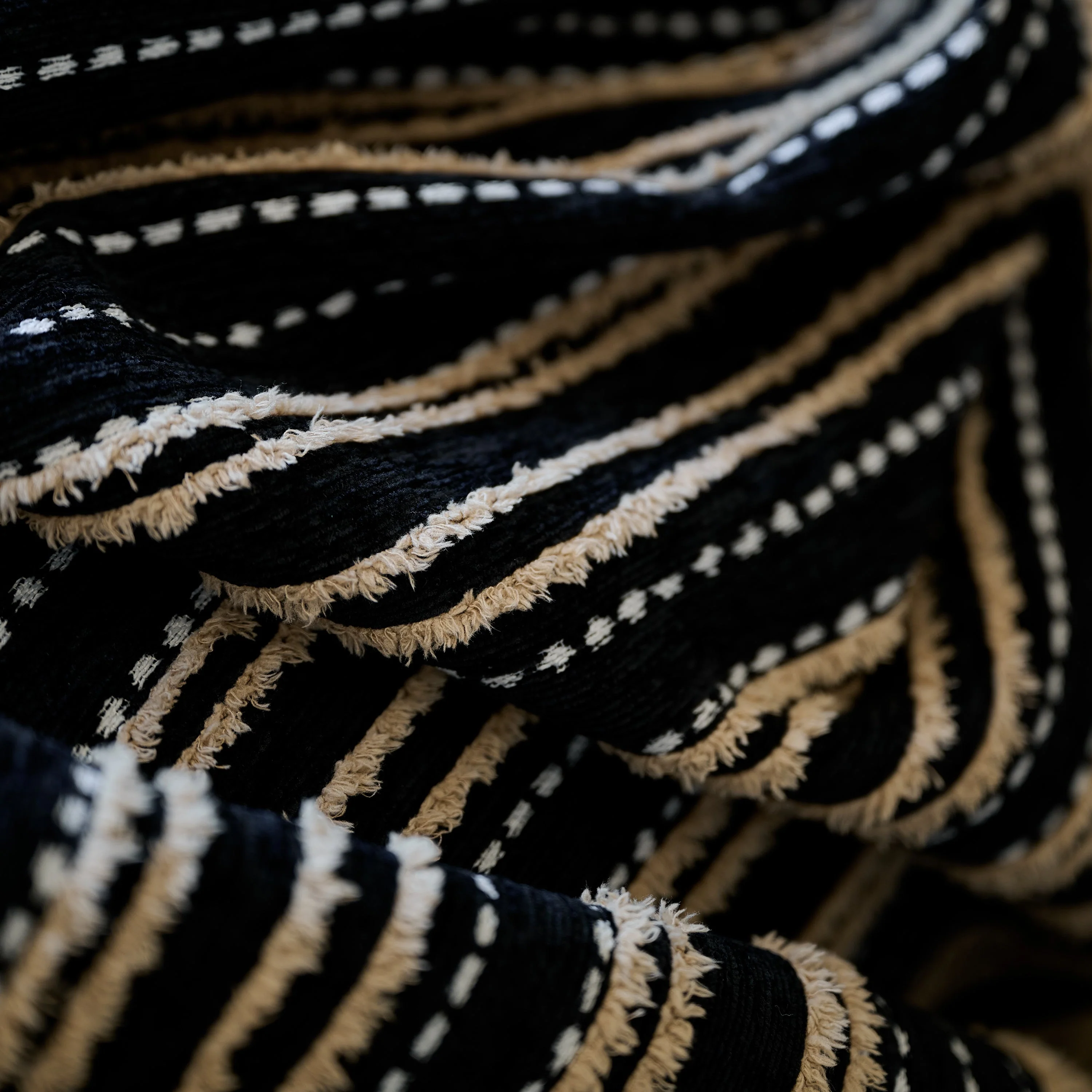 Vintage-Inspired Striped Blankets for Couch Covers Luxury Couch Throw Cover with Timeless Elegance - Image 5