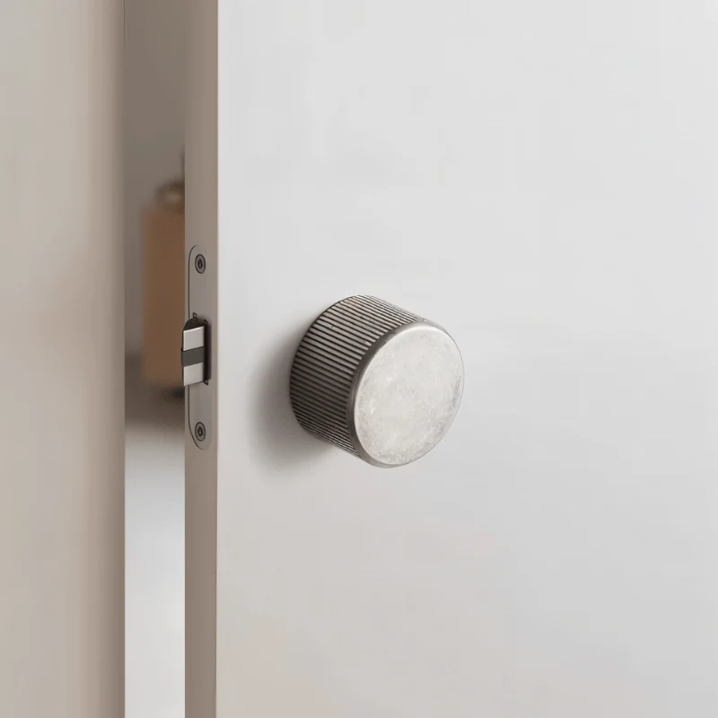 Vorn Handle and Lock - Open Box - Image 3