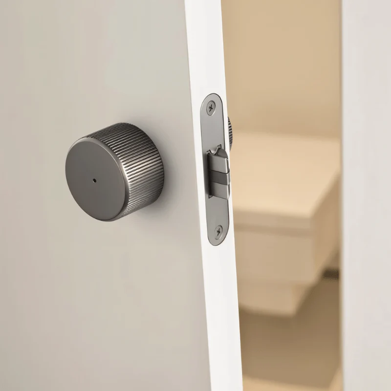 Vorn Handle and Lock - Open Box - Image 5