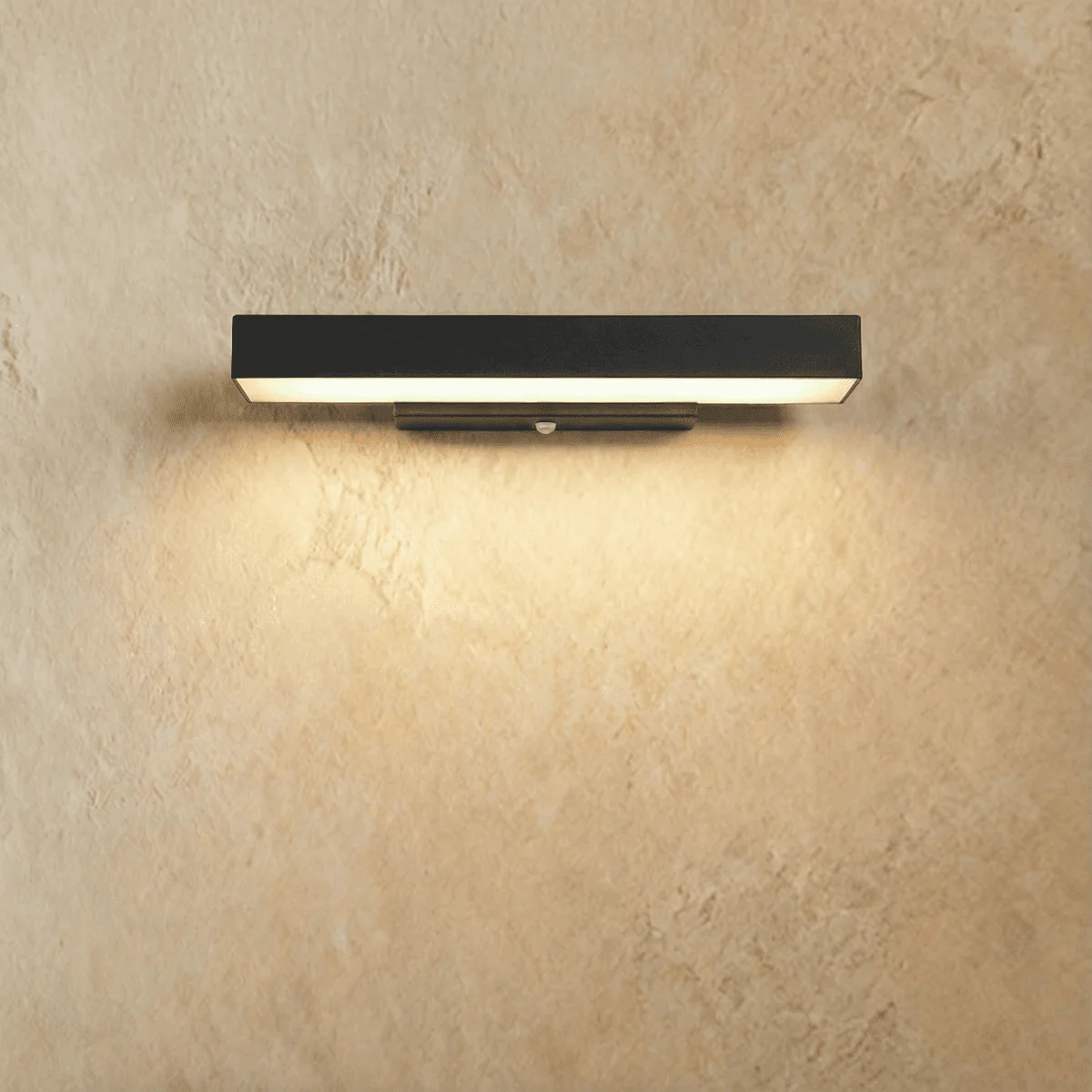 Vynova Outdoor Wall Lamp - Image 3