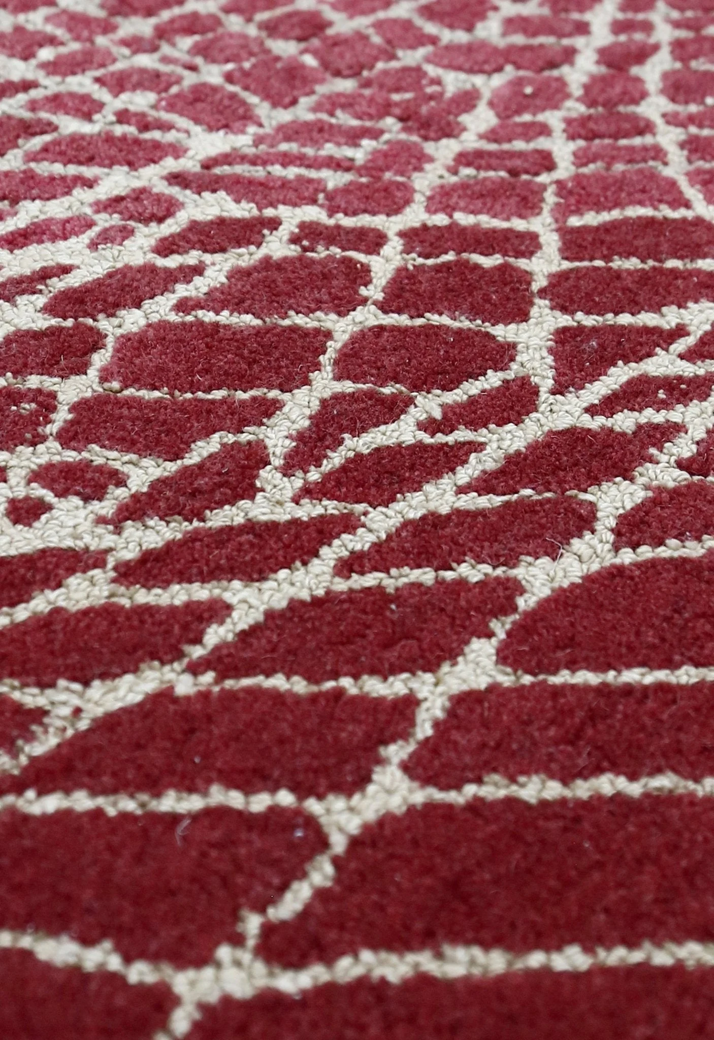 Web Hand Tufted 5x8 Modern Style Maroon Wool Area Rug - Image 6