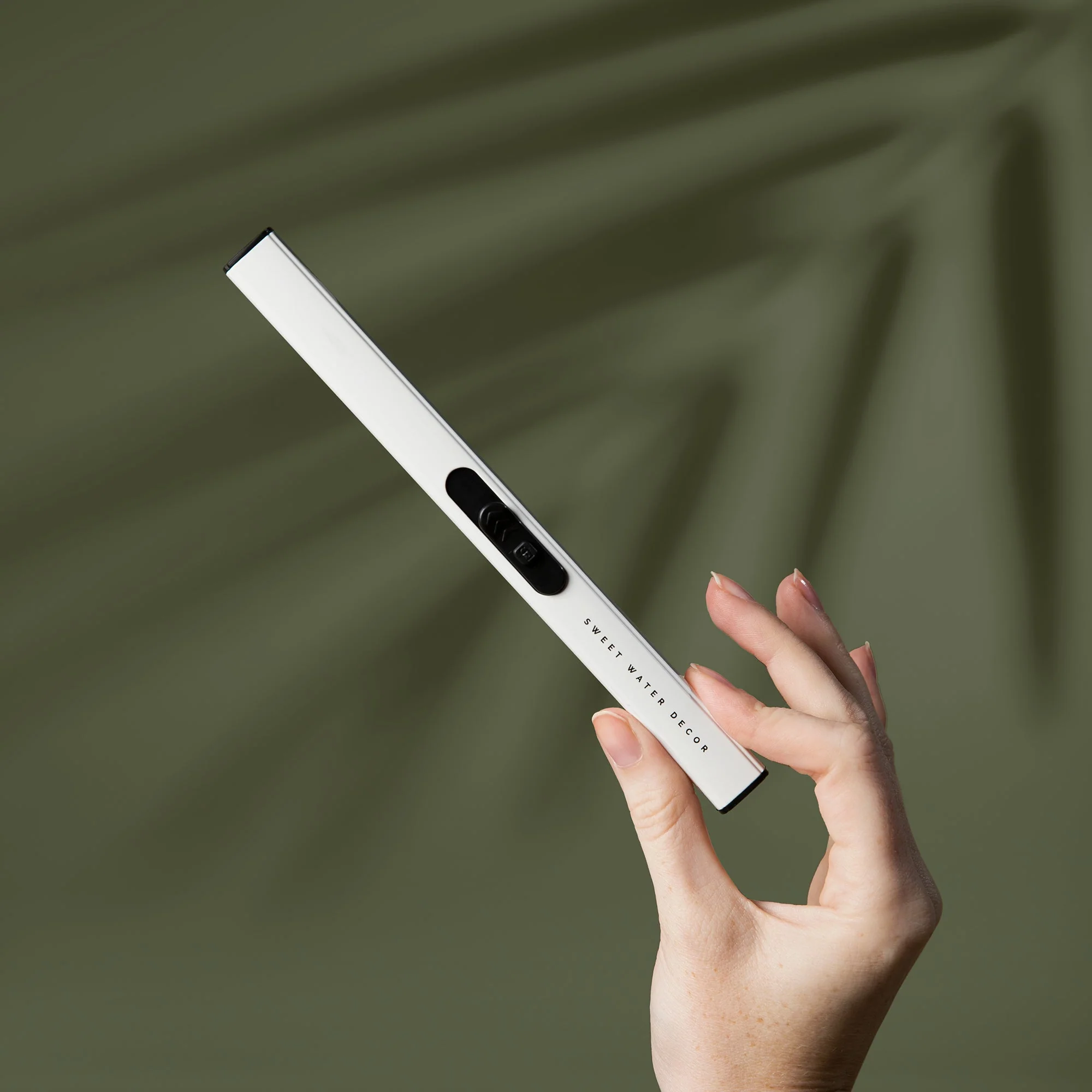 White Electric Lighter - Image 3