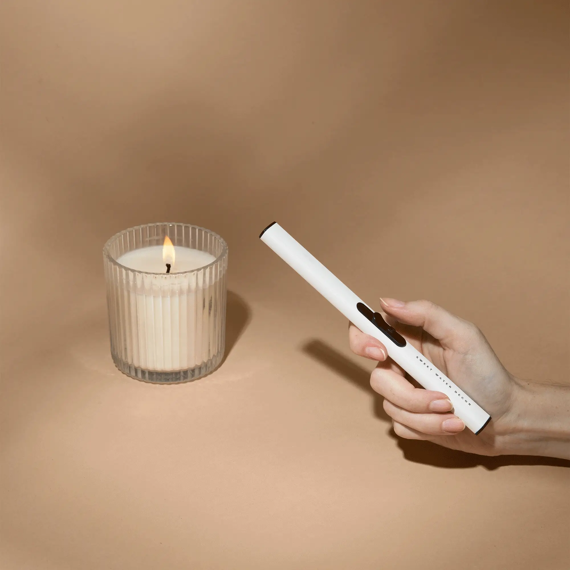 White Electric Lighter - Image 4