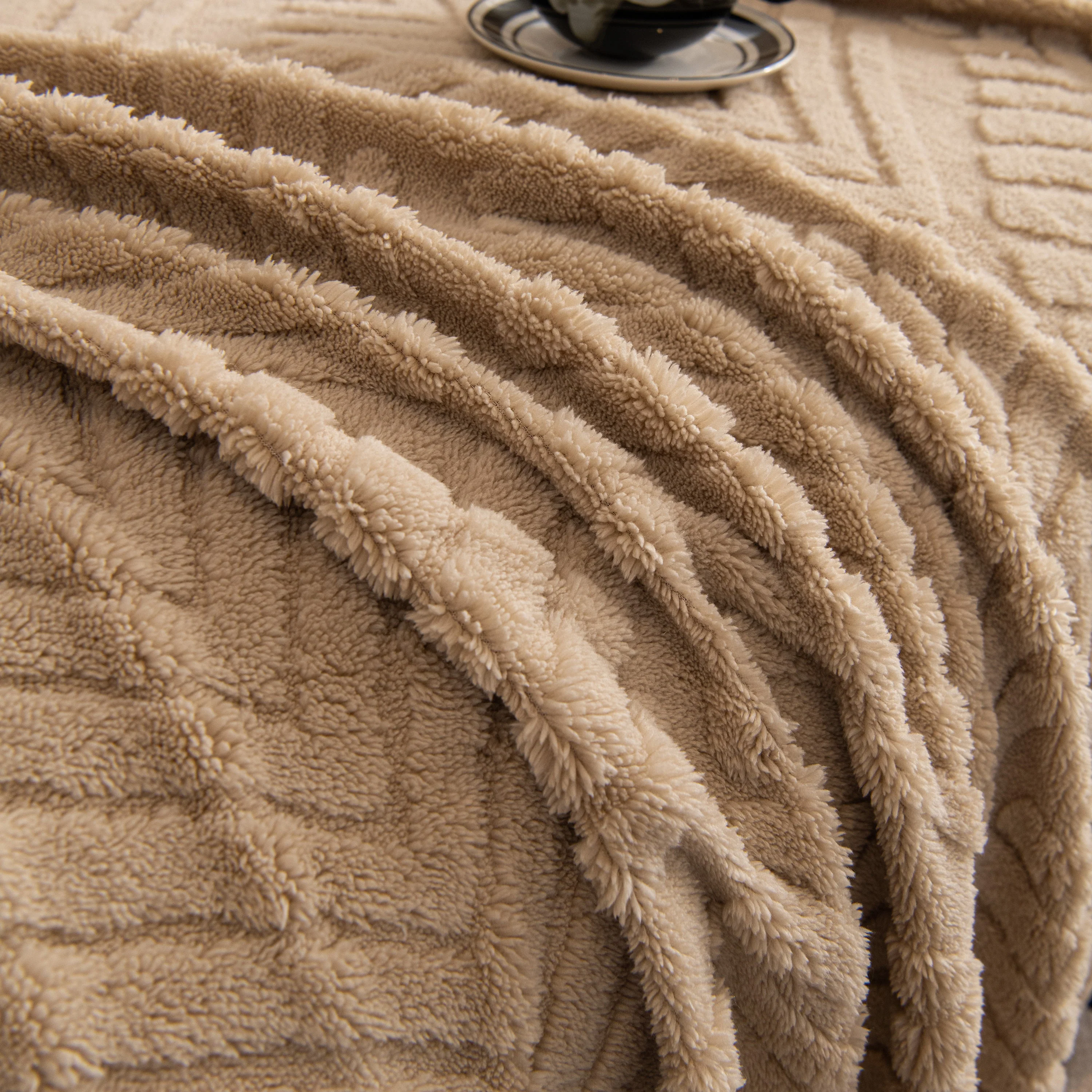 Winter Soft Plush Fleece Sofa Blanket Leaves Jacquard Couch Covers for Couches - Image 51