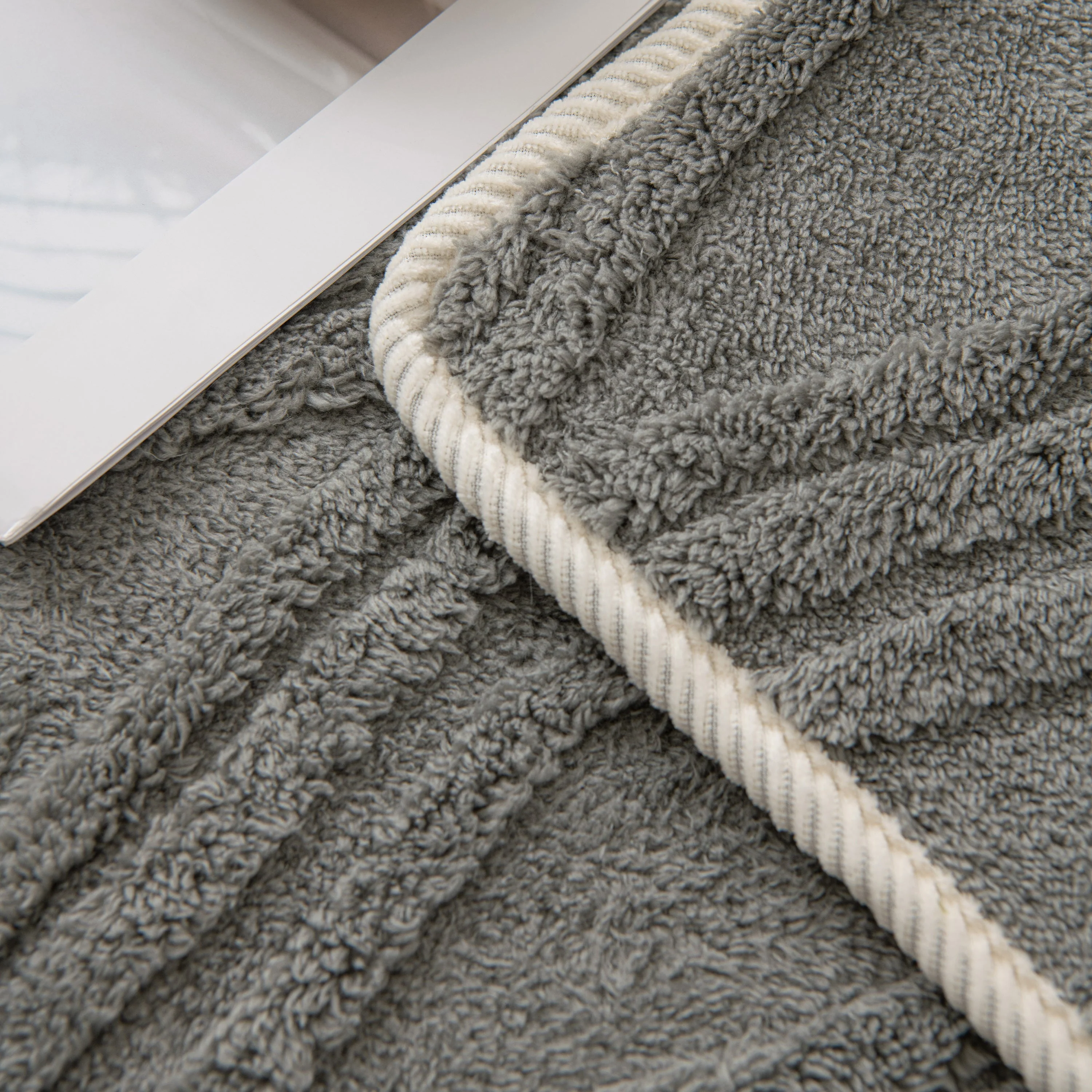 Winter Thickened Non-slip Blanket, Three-Dimensional Embossed Cotton Velvet Sofa Cover - Image 12