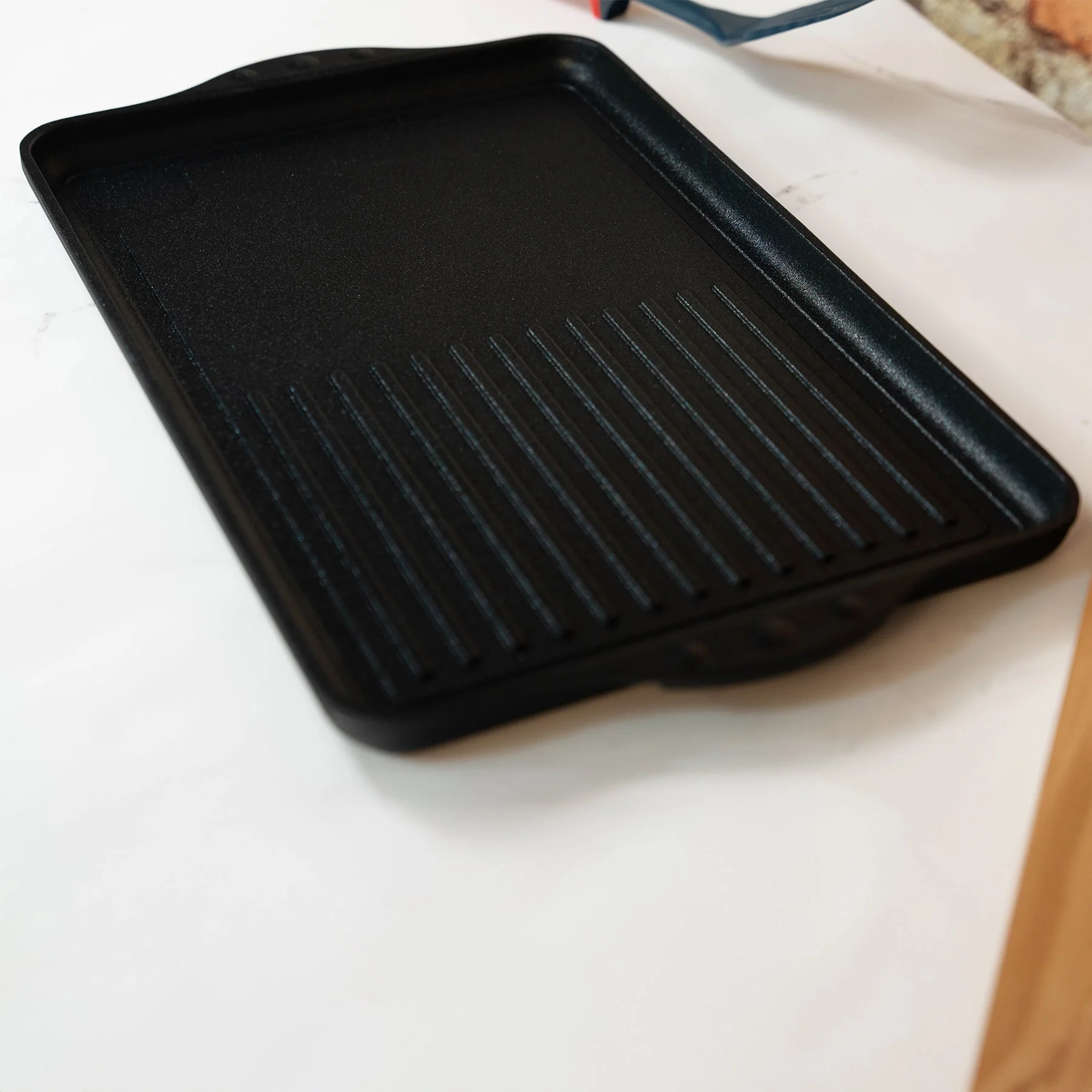 XD Nonstick 17" x 11" Double-Burner Grill/Griddle Combo - Image 3
