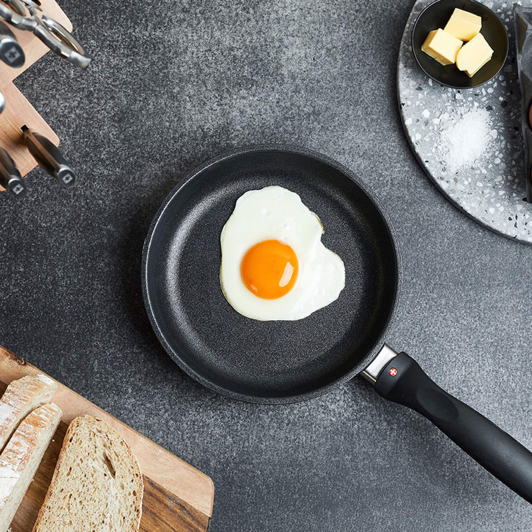XD Nonstick Fry Pan with Glass Lid - Image 4